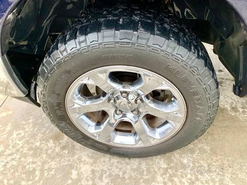 Used 2018 RAM 1500 Laramie w/ Convenience Group AWD/4WD image 9