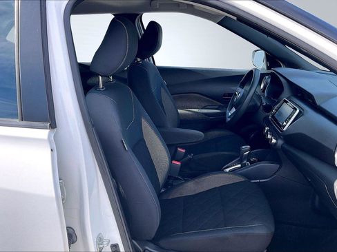 Used 2020 Nissan Kicks S image 8