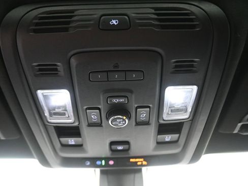 Used 2021 GMC Yukon XL Denali w/ Denali Premium Package image 10