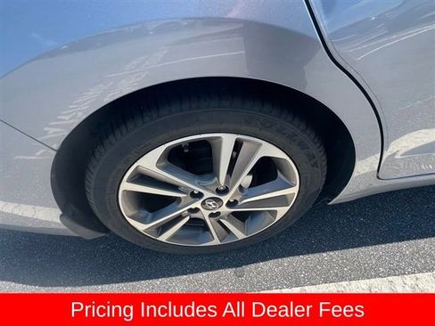 Used 2017 Hyundai Elantra Limited FWD image 3
