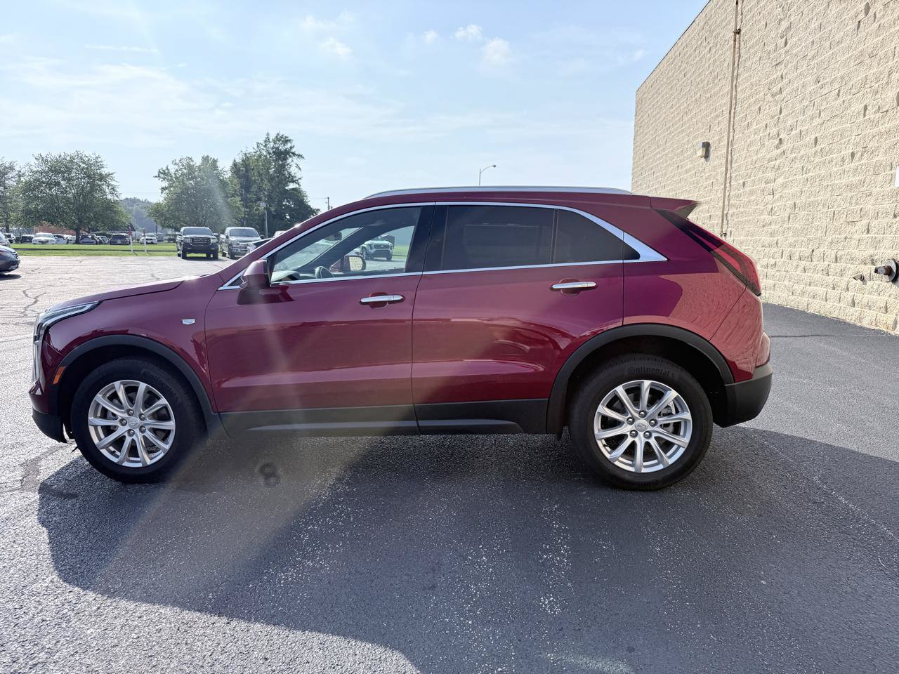 Used 2023 Cadillac XT4 Luxury w/ Cold Weather Package AWD/4WD image 2