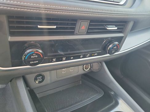 Used 2024 Nissan Rogue SV AWD/4WD image 25