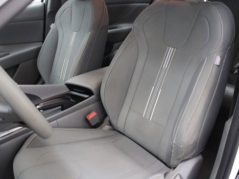 Used 2022 Hyundai Elantra SEL FWD image 15