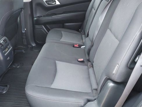 Used 2019 Nissan Pathfinder S image 20