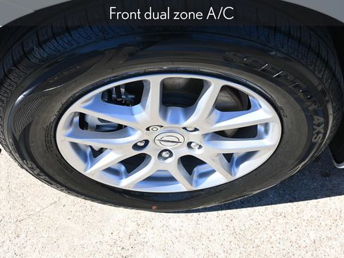 Used 2024 Chrysler Pacifica Touring-L image 8