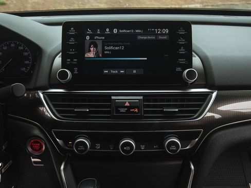 Used 2018 Honda Accord Sport image 29