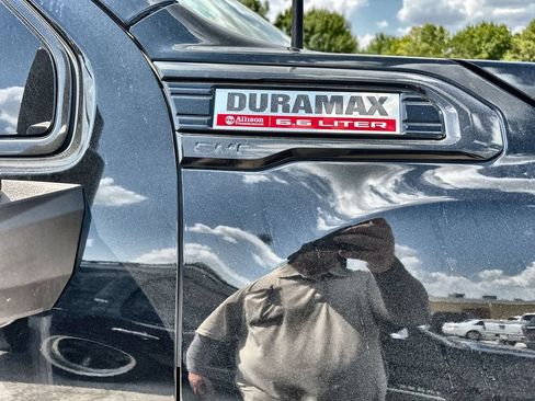 Used 2023 GMC Sierra 2500 Denali w/ Denali Ultimate Package AWD/4WD image 12