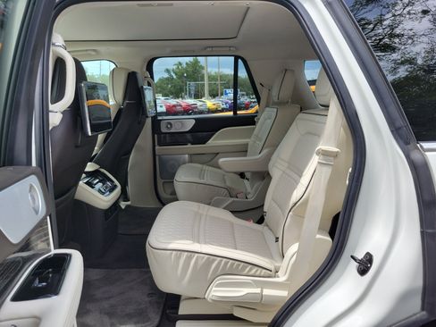 Used 2021 Lincoln Navigator Black Label w/ Cargo Convenience Package AWD/4WD image 23