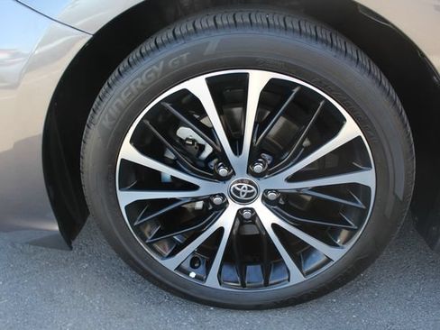 Used 2020 Toyota Camry SE FWD image 9
