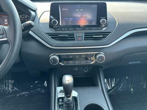 Used 2022 Nissan Altima 2.5 S FWD image 16