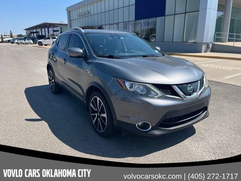 Used 2017 Nissan Rogue Sport SL w/ SL Premium Package FWD image 3