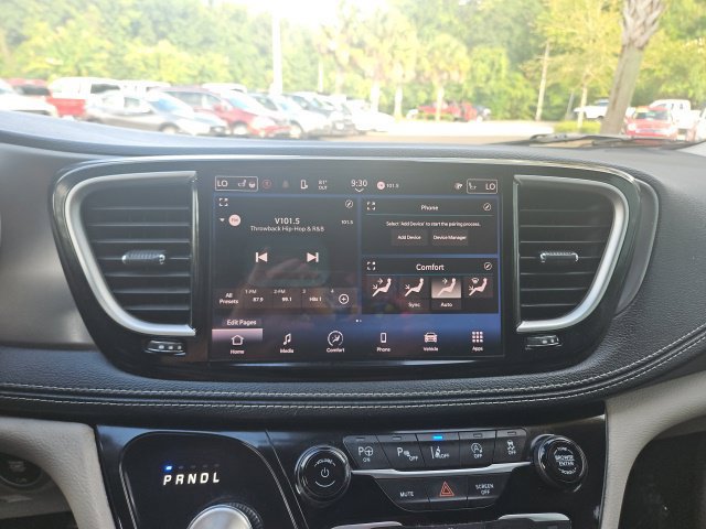 Used 2024 Chrysler Pacifica Touring-L FWD image 16