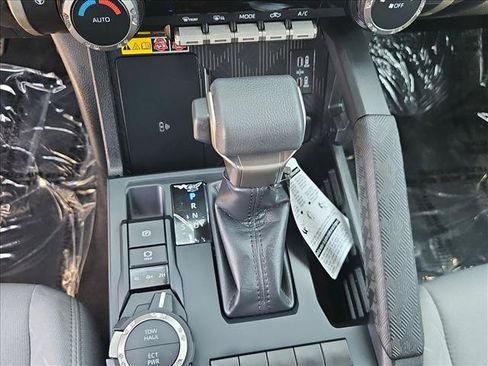 Used 2025 Toyota Tacoma SR5 AWD/4WD image 17