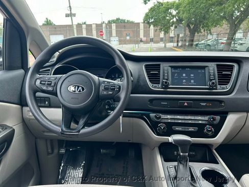 Used 2019 Kia Sedona L FWD image 42