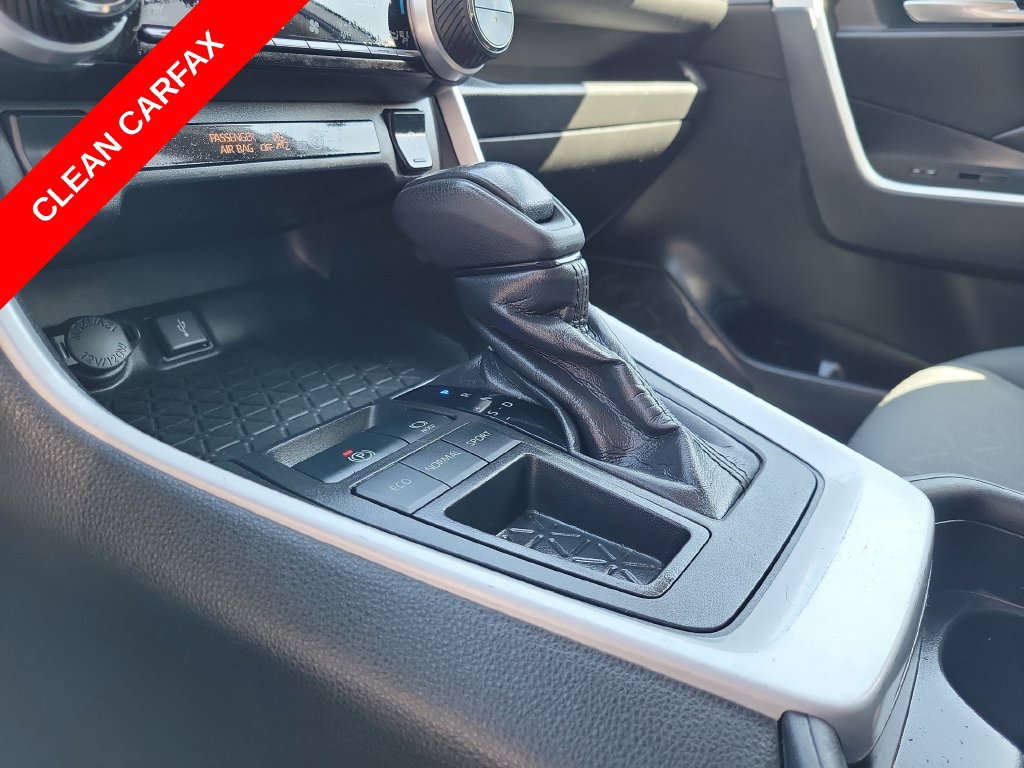 Used 2021 Toyota RAV4 XLE w/ Carpet Mat Package (TMS) FWD image 31