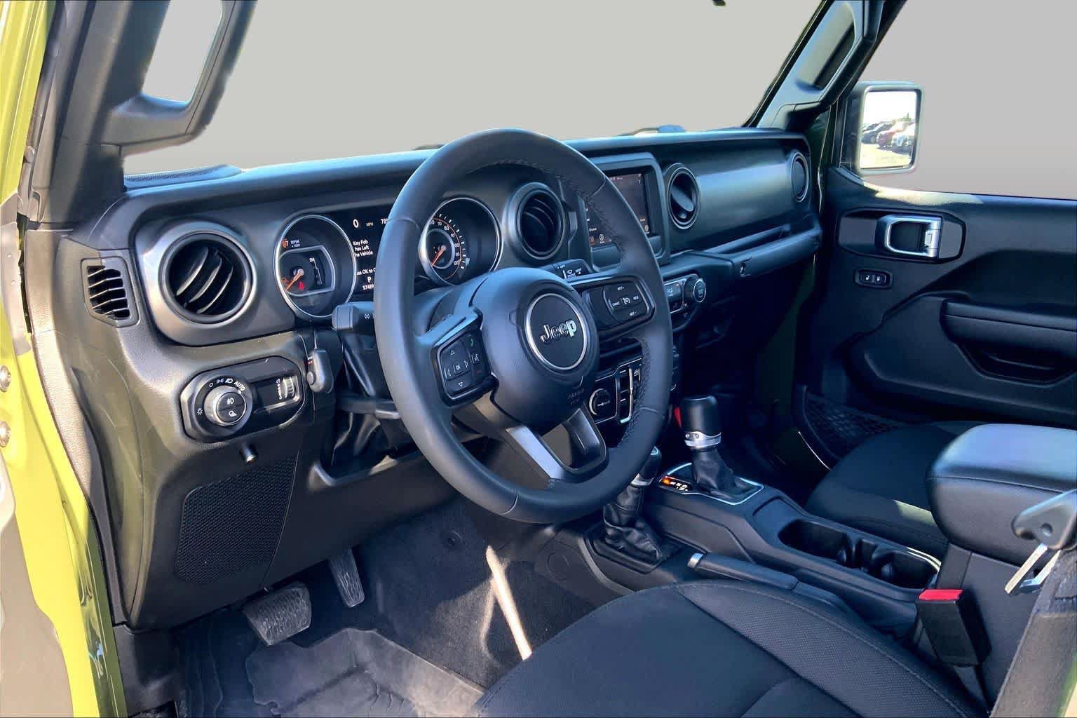 Used 2023 Jeep Gladiator Mojave AWD/4WD image 16