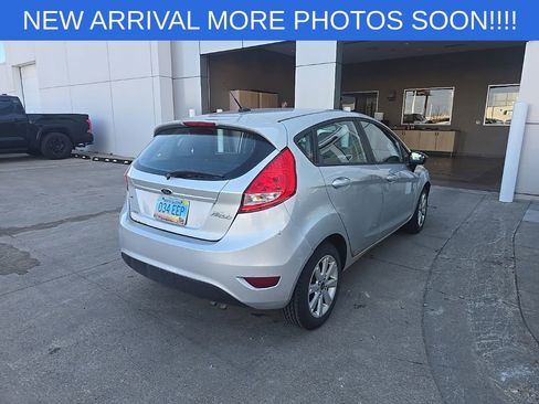 Used 2012 Ford Fiesta SE FWD image 3