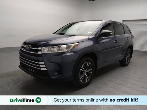 Used 2018 Toyota Highlander LE image 1