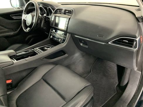 Used 2018 Jaguar F-PACE Premium image 25