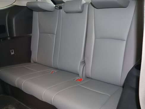 Used 2023 Toyota Highlander XLE FWD image 12