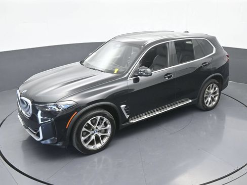 Used 2025 BMW X5 xDrive50e AWD/4WD image 53