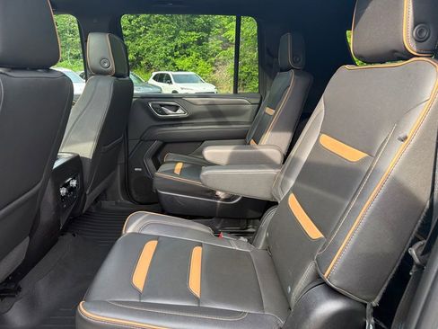Used 2023 GMC Yukon XL AT4 w/ Technology Package AWD/4WD image 16