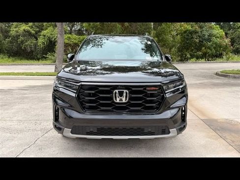 Used 2025 Honda Pilot TrailSport image 2