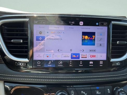 Used 2021 Chrysler Pacifica Limited w/ Uconnect Theater Family Group AWD/4WD image 26