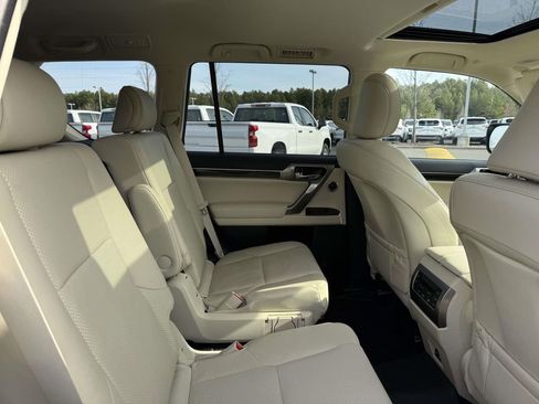 Used 2023 Lexus GX 460 Luxury w/ Sport Design Package image 16