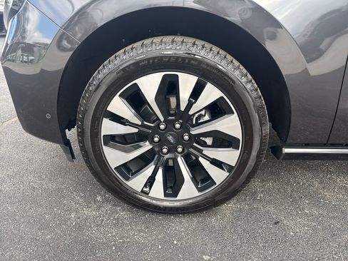 Used 2025 Ford Expedition Max Platinum w/ Driver's Package image 18