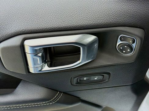 Used 2023 Jeep Gladiator Overland image 24