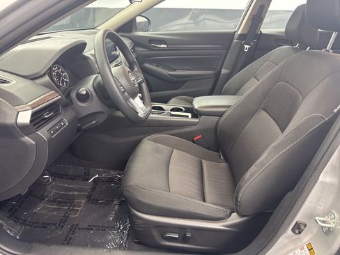 Used 2024 Nissan Altima 2.5 SV image 13