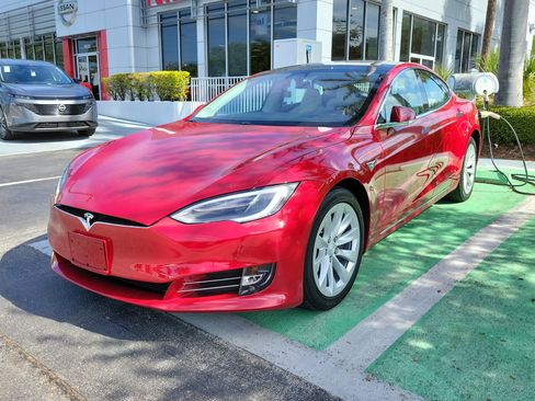 Used 2018 Tesla Model S 75D image 3