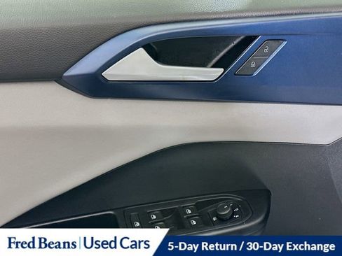 Used 2023 Volkswagen Taos SE w/ Panoramic Sunroof Package image 18