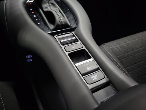 Certified 2025 Honda HR-V LX image 31