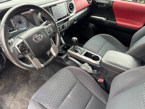 Used 2022 Toyota Tacoma 4x4 Double Cab image 10