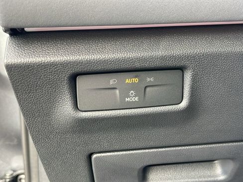 New 2026 Volkswagen Tiguan SE image 24