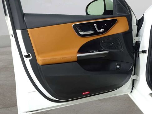 Used 2025 Mercedes-Benz C 300 4MATIC Sedan image 38