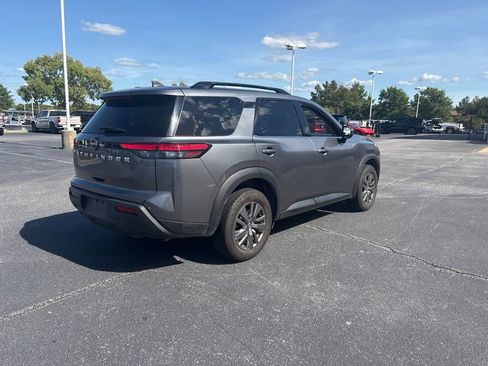 Used 2025 Nissan Pathfinder SV FWD image 3