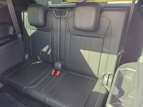 Used 2022 Volkswagen Tiguan SE R-Line image 13