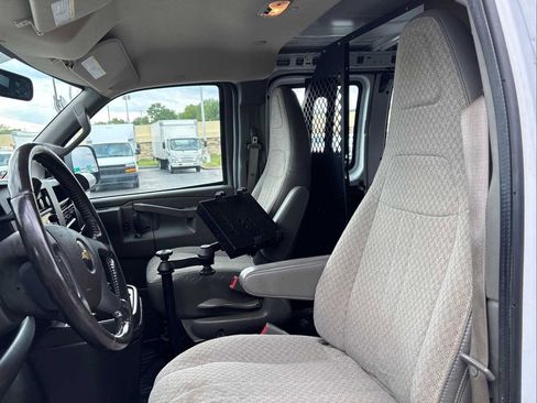 Used 2022 Chevrolet Express 2500 w/ Driver Convenience Package RWD image 15
