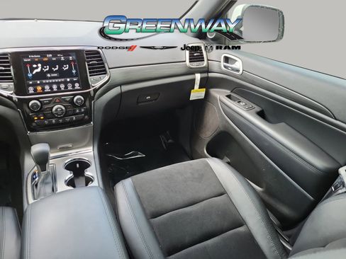 Used 2022 Jeep Grand Cherokee Laredo X RWD image 12