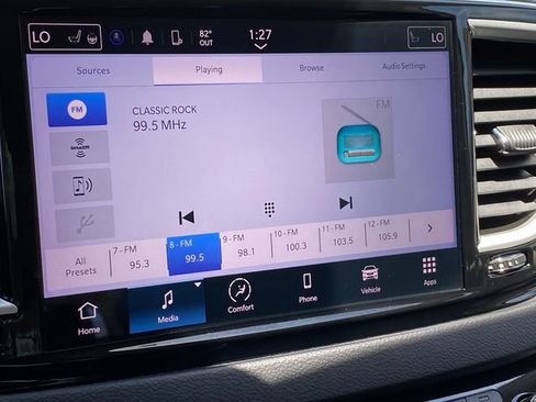 Used 2024 Chrysler Pacifica Touring-L FWD image 24