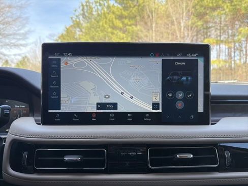 Used 2023 Lincoln Nautilus Reserve image 17