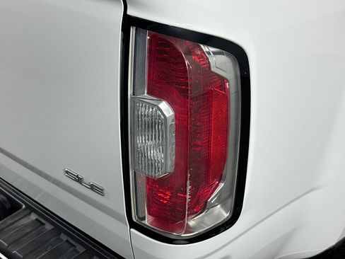 Used 2016 GMC Canyon SLE w/ SLE Convenience Package RWD image 31