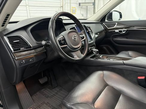 Used 2017 Volvo XC90 T6 Momentum w/ Momentum Plus Package AWD/4WD image 12