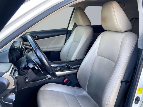 Used 2018 Lexus IS 300 w/ Comfort Package RWD image 25
