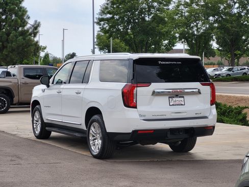Used 2023 GMC Yukon XL SLT AWD/4WD image 3