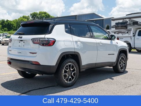 Used 2025 Jeep Compass Trailhawk AWD/4WD image 6