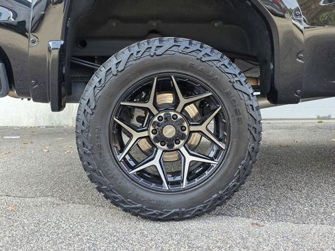 Used 2023 GMC Sierra 1500 AT4 w/ AT4 Premium Package image 28